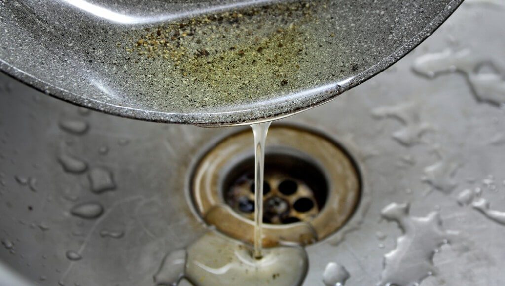 ne jamais jeter dans evier graisses huiles dechets